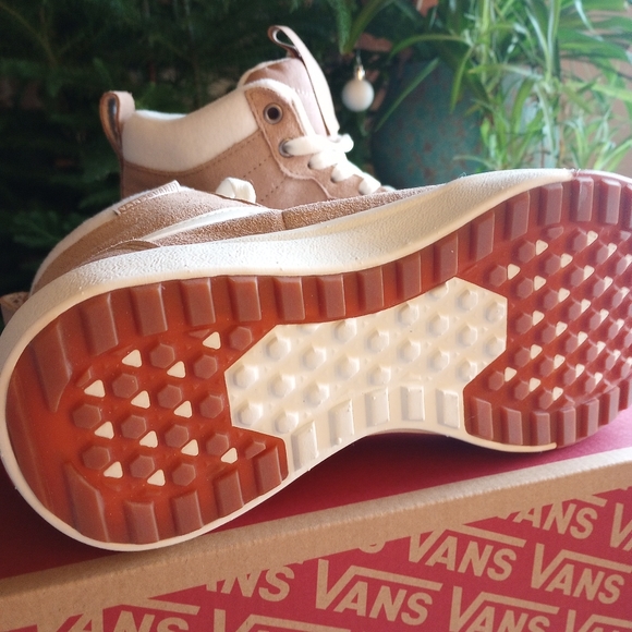 Range Exp Hi V Suede Sherpa Burro Vans NWT SZ. 7.5 - Picture 2 of 4